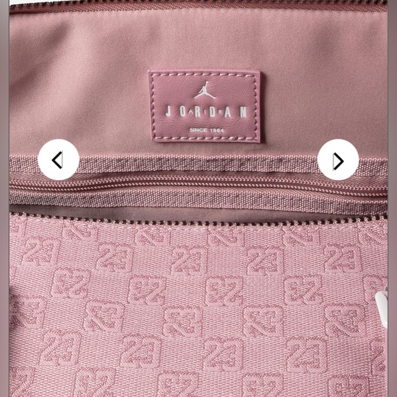 💯 % AUTHENTIC NIKE DUFFLE BAG - Picture 3 of 4